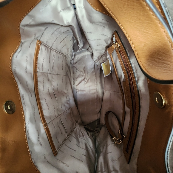 Michael Kors Devon tote - Picture 2 of 8